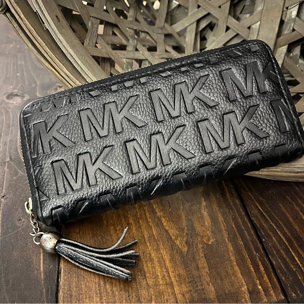 Michael Kors Black Leather MK Wallet w/Tassel, lots of card slots and center zip